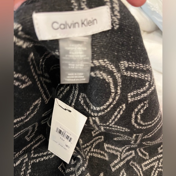 Calvin Klein CK logo shawl - Picture 3 of 4